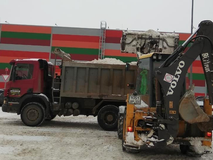 Вывоз снега самосвалом